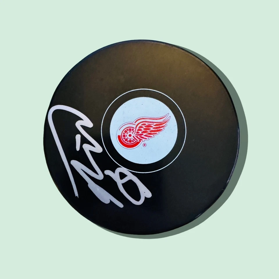MORITZ SEIDER RED WINGS SIGNED / AUTOGRAPHED HOCKEY PUCK NICE!! - Image 1 of 1