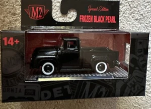 Camión Ford F-100 1956 nuevo M2 Machines "SE Frozen Black Pearl" #WMTS20 2024 - Imagen 1 de 9