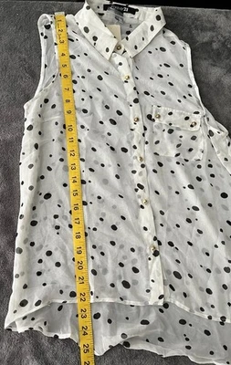 女式无袖透明纽扣前衬衫白色黑色圆点高低下摆 — 第 1/4 张图片