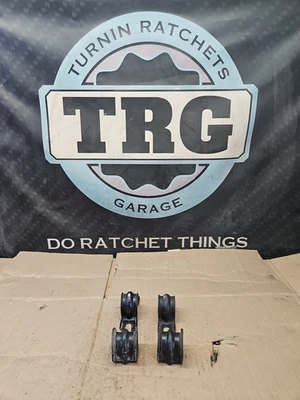 03-08 Soportes barra estabilizadora trasera Nissan 350z Infiniti G35 tracción trasera 5at 56233-AG000 Foto 1 de 4