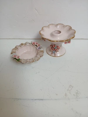 Conjunto vintage de castiçal de porcelana rosa Lefton e prato redondo dourado e flores - Imagem 1 de 4