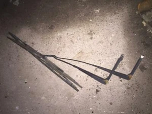 VW T4 TRANSPORTER 2.5 TDI 2001 PAIR OF FRONT WIPER ARMS - Picture 1 of 2