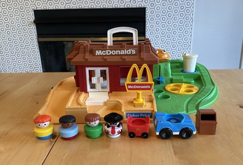 Vintage Fisher Price Little People McDonalds Restaurant 1989 #2552 Toy Playset - Image 1 of 4