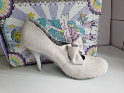 ZAPATOS TACONES DE CORTE PLATEADOS CREMA PARA MUJER DE DISEÑO IRREGULAR CHOICE UK 7.5 EU 41 Foto 1 de 4
