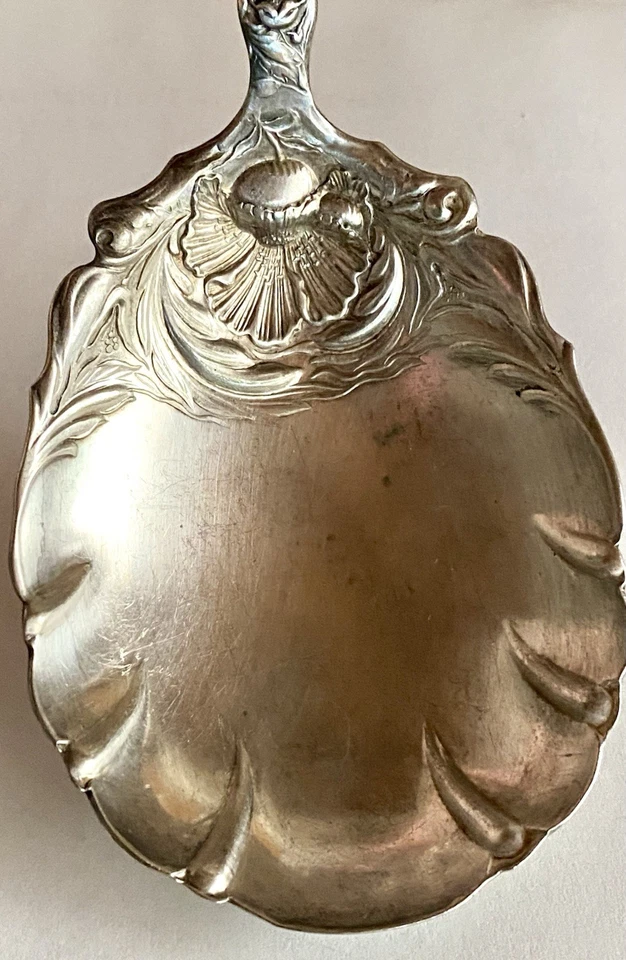 "Cuchara de bayas o cazuela antigua ornamentada de 9"" Wm Rogers patrón de Hannover circa 1901" Foto 1 de 4