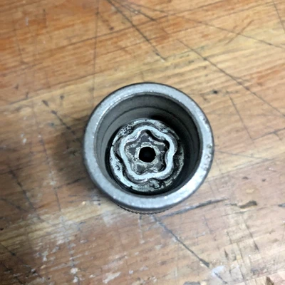 McGard Wheel Lock & Key Set 4.664.000 - Image 1 of 4