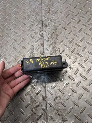 CAJA DE FUSIBLES PRINCIPAL 80 AMP 30 AMP MAZDA B2000 B2200 B2600i 1986-1993 Original O 1174102 Foto 1 de 4