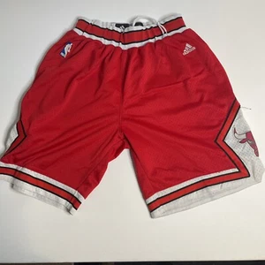 VINTAGE Chicago Bulls Shorts Mens Large Red Nike On Court Game Heavy 90s Rare - Picture 1 of 5