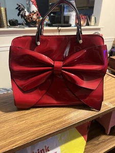 Rote Lackleder Handtasche mit Schleife Umhängetasche Tasche - Bild 1 von 6