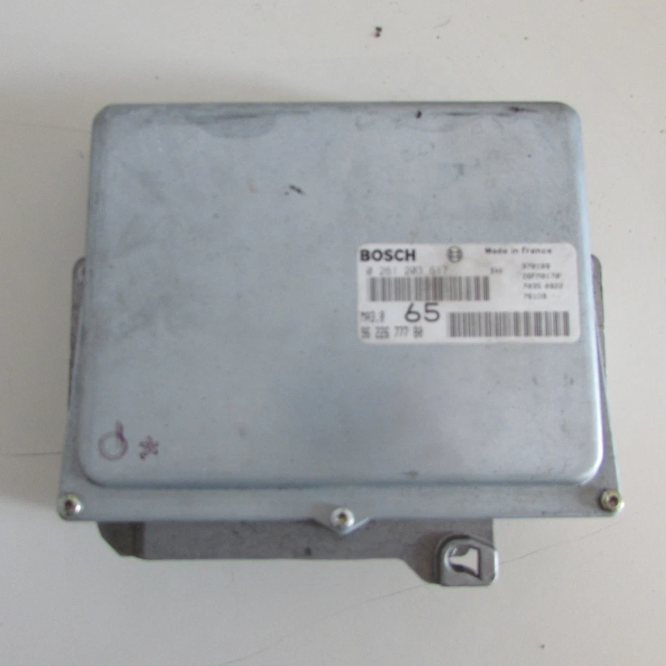 Centralina motore ECU 0261203617 Peugeot 106 Mk1 1991-1996 (15801 17a-1-C-2) - Immagine 1 di 1
