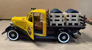 Solido #8414 Ford V8 Pick Up 1936 Dunlop Tires w/Graphics set 1/18 - Picture 1 of 5