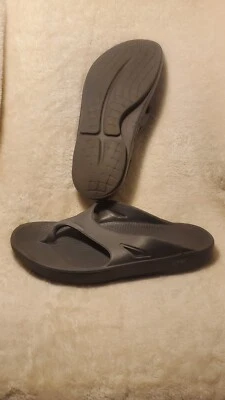 Zapatos Oofos Para Hombre Talla 46 EE. UU. 13 Gris Goma Sandalias Planas Tanga Sin Cordones Cómodos Foto 1 de 4