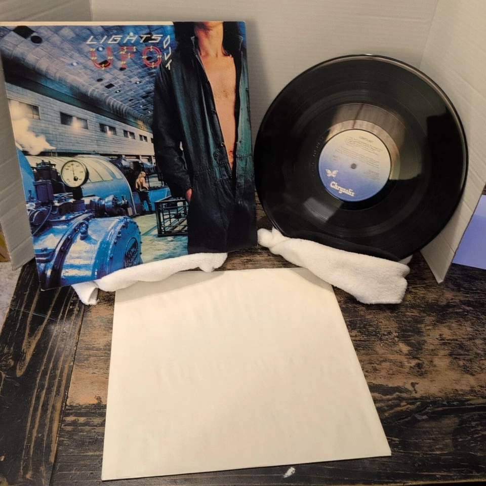 UFO Lights Out CHR-1127 33 RPM LP 1977 Chrysalis Records Vinyl Record Album - Image 1 of 4