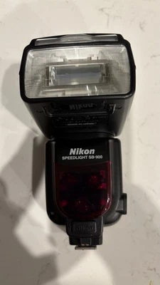 Flash Speedlight Nikon SB-900 USADO (SOMENTE PEÇAS NÃO FUNCIONAM) - Imagem 1 de 3