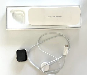 MRWF3LL/A Apple Watch SE (Gen 2) 40mm Starlight Aluminum CEL gps Cracked works - Picture 1 of 8