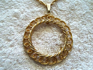 Vintage ROMA Pendant/Picture Frame Holder, Gold Tone Metal, Detailed - Picture 1 of 3