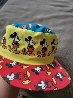 Gorra de Mickey Mouse vintage de pintores de Disney colorida de los 90 patrón de Mickey Foto 1 de 4