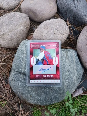 Raisel Iglesias 2014 Panini Elite Extra Edition Auto /399 #51 Cincinnati Reds - Image 1 of 2