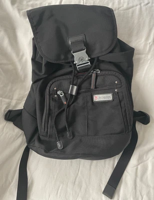 VICTORINOX 黑色尼龙小号背包-UNISEX-NICE — 第 1/4 张图片