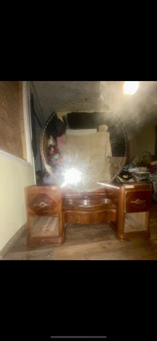 Vintage Waterfall Vanity With Round Mirror Cover