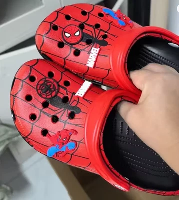 Сандалии-сабо Marvel Spiderman Crocs красные - Изображение 1 из 4