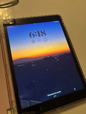 Apple iPad 8ª generación + Funda + Lápiz Foto 1 de 4