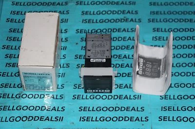 Extech 48VTRA1S Temperature Controller Linear, Relay New - Image 1 of 4