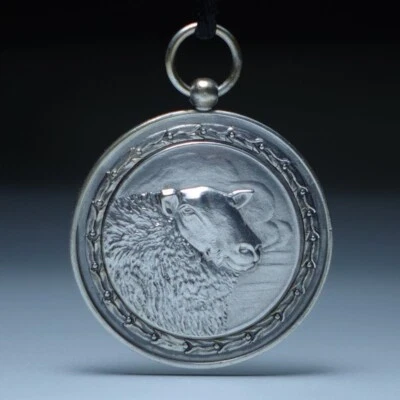 Colgante medallón medalla premio oveja vintage plata sobre cobre o latón Foto 1 de 4