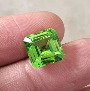 9.78 Ct Flawless Square Cut Lab Grown Green Peridot AAA Quality Loose Gemstone - Picture 1 of 8