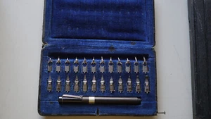 Original PELIKAN Graphos-Set 25-teilig NEUE FEDERN N° 10 - Picture 1 of 3