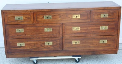 Cómoda de campaña Henredon de mediados de siglo Foto 1 de 4