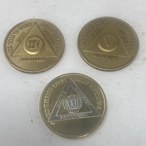 3 Alkohol Anonyme Token Münzen 5, 22 & 25 Jahre Einheitsdienst Verwertung - Bild 1 von 2