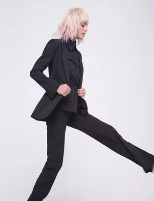 Casaco NORMA KAMALI manga comprida listrado preto tamanho P - Imagem 1 de 4