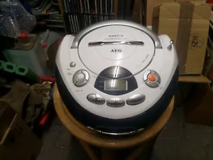 Tragbarer AEG CD Player Radio Cassette Stereoanlage Boombox Aux-in Batteriefach - Bild 1 von 6