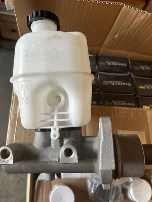 Dorman RBM630339 DP47C cilindro maestro de freno y depósito 2004 Dodge Ram 1500 ABS Foto 1 de 4