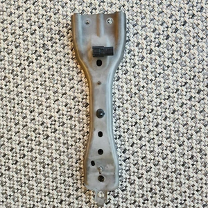 2013-2019 NISSAN SENTRA Radiator Center Support Bracket OEM  # 625523SH0A* - Bild 1 von 10