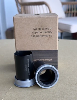 Suporte inferior Ceramicspeed PF4130 30mm eixo estrada e MTB (revestido) preto - Imagem 1 de 4