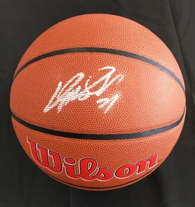 Dominque Wilkins Autographed Basketball with Beckett Cert ATLANTA HAWKS - Picture 1 of 4