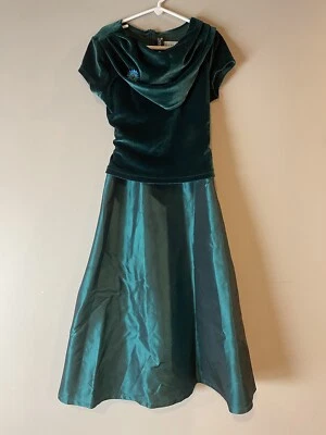 Emily West 10 码女孩花式绿色连衣裙天鹅绒塔夫绸 Modest — 第 1/4 张图片