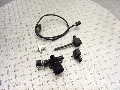 Electroválvula de temperatura de oxígeno 2014 12-16 Suzuki GSXR 1000 GSXR1000 O2 FABRICANTE DE EQUIPOS ORIGINALES Foto 1 de 4