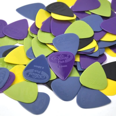 Lote de 100 selecciones de guitarra delgadas Alice de 0,58 mm de nailon antideslizantes colores surtidos Foto 1 de 3