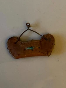 Dije de joyería vintage de canoa de corteza de abedul - Imagen 1 de 4