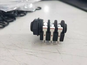 100,1/4" TRS Point to Point Solder Audio MIC JACKS,2020 - Picture 1 of 3