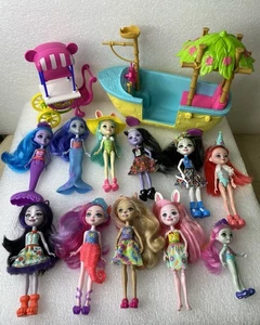 Konvolut 11 Enchantimals Puppen, Junglewood Boot, Obstwagen - Bild 1 von 16