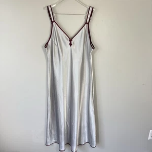 Vestido camisón midi sin mangas corte sesgado satinado gris plata de colección años 90 Jones New York 2X - Imagen 1 de 7