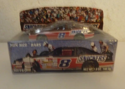 Рекламный гоночный автомобиль Snickers No8 Dick Trickle 1992 оригинальная коробка и старые конфеты S-28 - Изображение 1 из 3