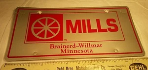 Vint Advertising Dealership Plastic Plate Mills Auto Dealer Brainerd Willmar MN - Bild 1 von 1