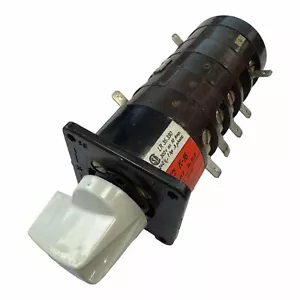 Interruptor giratorio de alimentación K-16 LR35-390 Entrelec 3 posiciones 16A 415Vac - Imagen 1 de 3