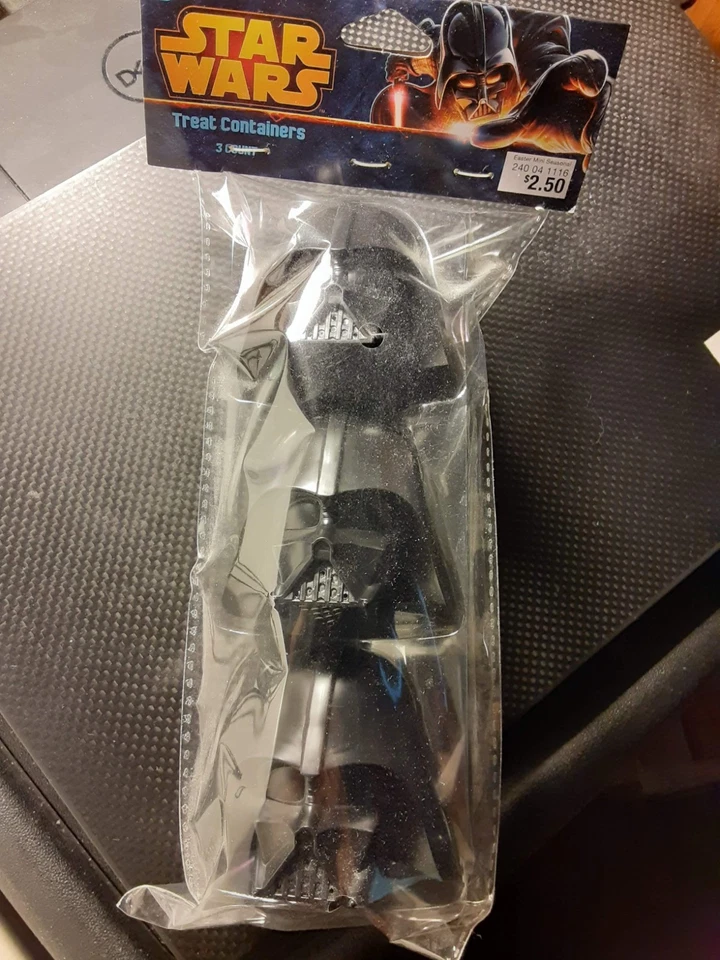 Star Wars Darth Vader Casco Paquete de 3 Contenedores de Golosinas de Fiesta Figura Huevo NUEVO Foto 1 de 2