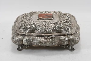 C26S35- Cofanetto in argento 800 con ornamenti azionati e agata - Foto 1 di 12